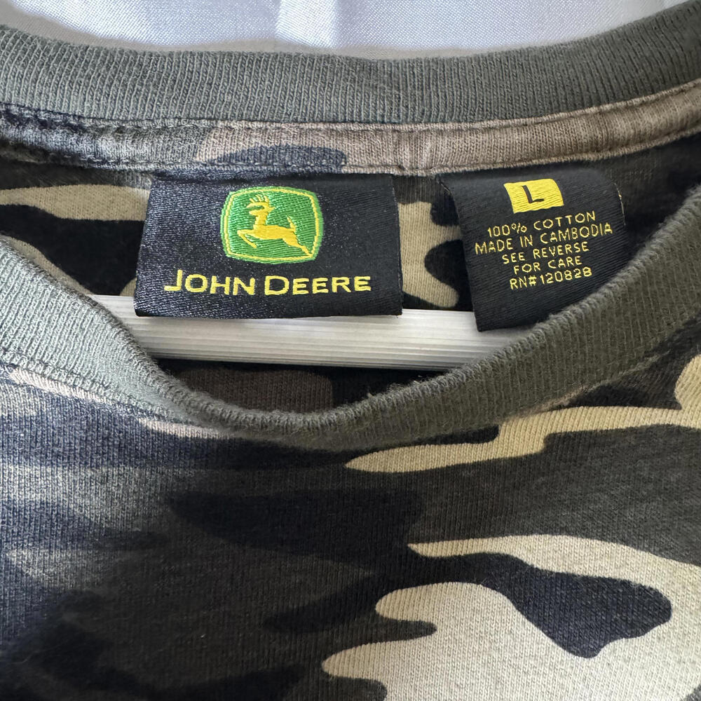 John Deere “Save a Horse Ride a Tractor” Camo T-Shirt Large - Picture 6 of 7